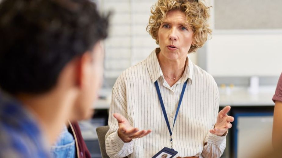 A social worker is describing the medicaid news of a medicaid freeze to a client.